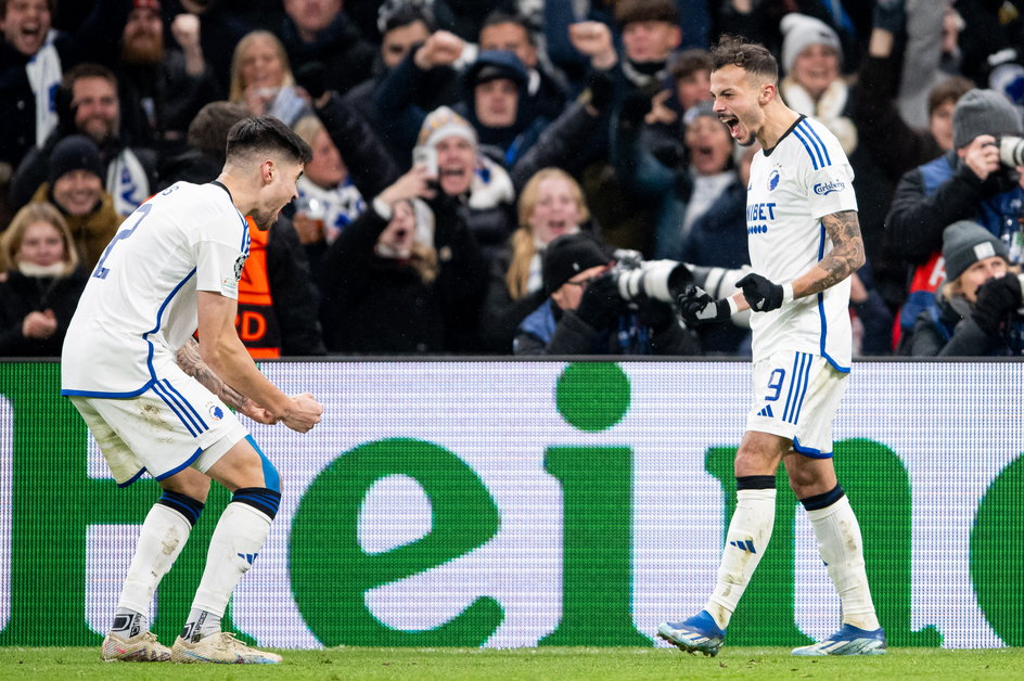 Piłkarze FC Kopenhagi świętujący zdobytego gola na wagę awansu