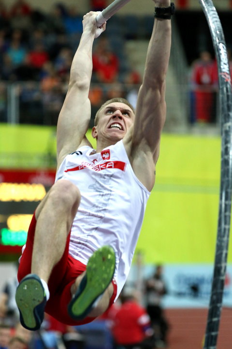 LEKKOATLETYKA HALOWE ME W PRADZE (Piotr Lisek)