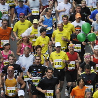 Maratończycy na trasie 42 km 195 m