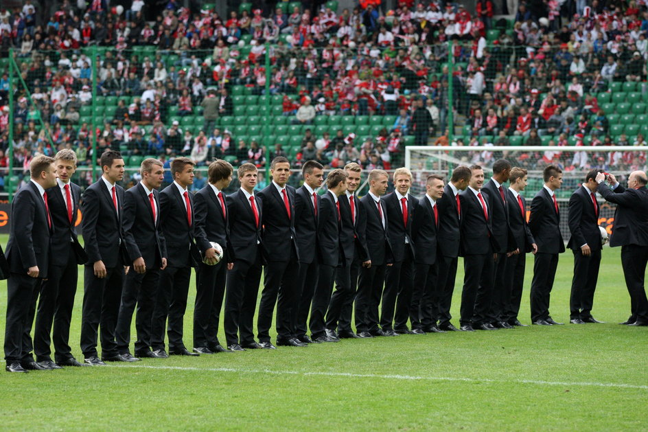 Reprezentacja Polski U-17 na stadionie Legii podczas wręczania medali wywalczonych w Słowenii