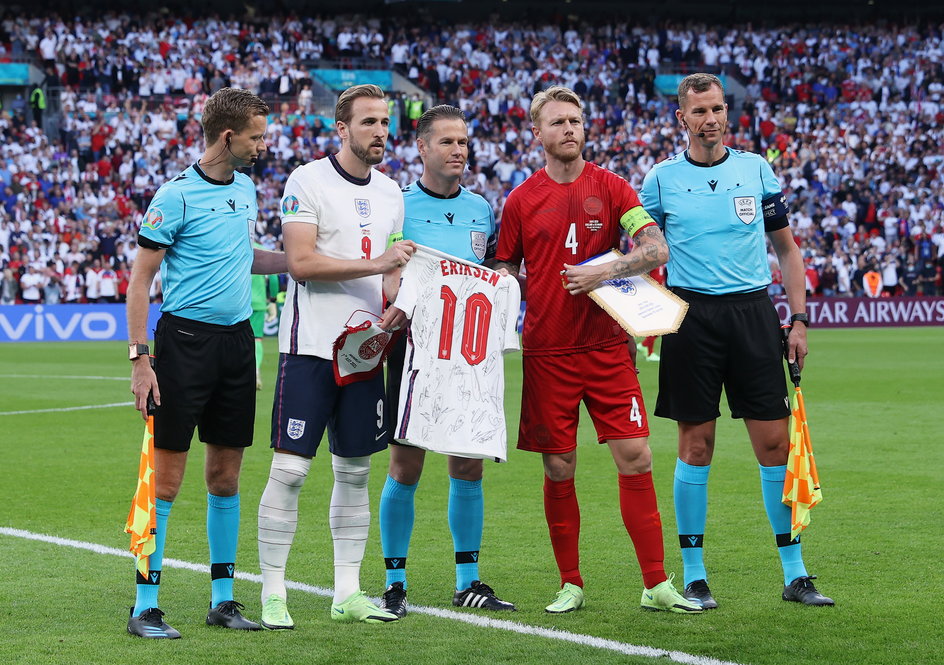 Harry Kane i Simon Kjaer (Anglia - Dania)