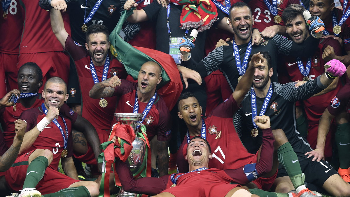 Reprezentacja Portugali po triumfie na Euro 2016