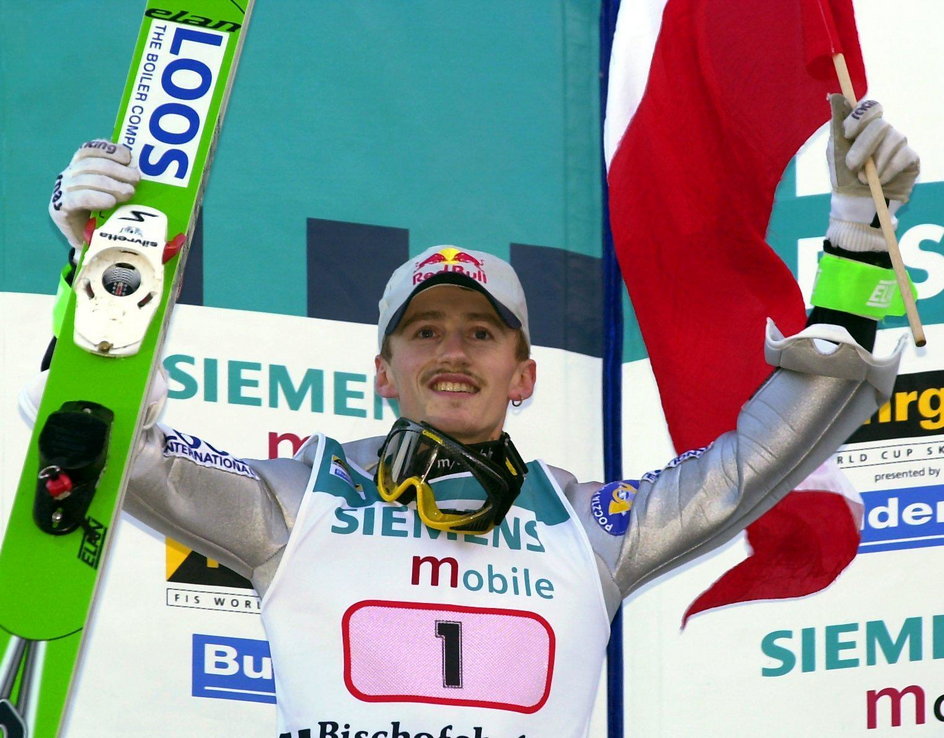Adam Małysz wygrał Turniej Czterech Skoczni w 2001 r.