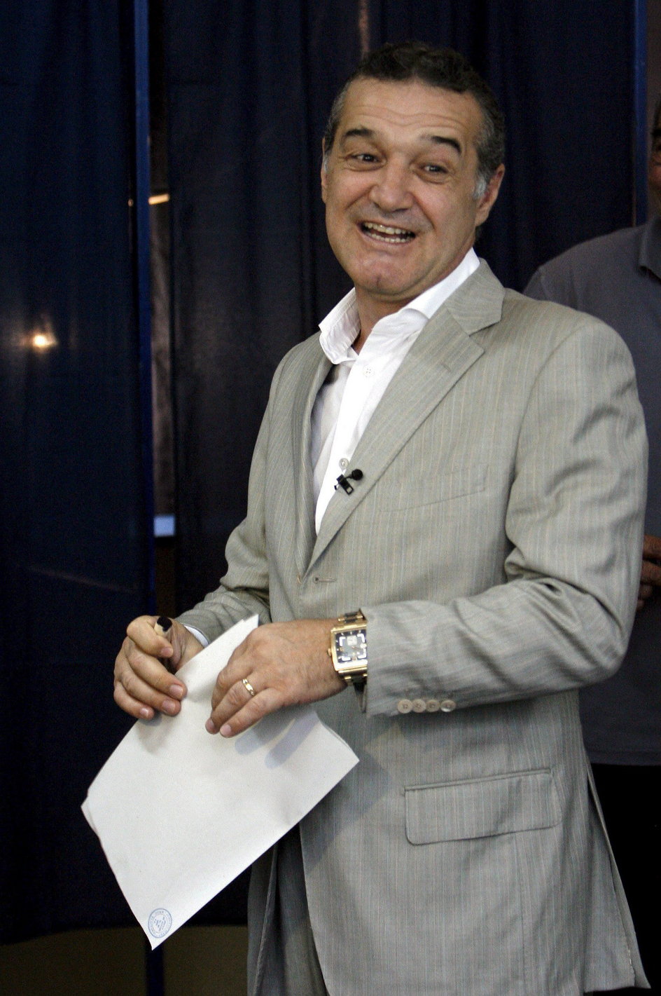 George Becali podczas wyborów do Parlamentu Europejskiego w 2009 r. w Bukareszcie