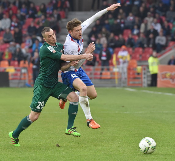 PIŁKA NOŻNA EKSTRAKLASA PODBESKIDZIE - ŚLĄSK WROCŁAW (Adam Mójta i Peter Grajciar)