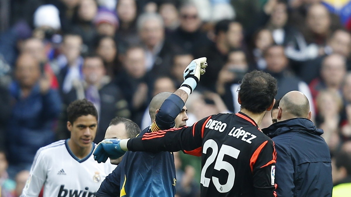 Victor Valdes (L)