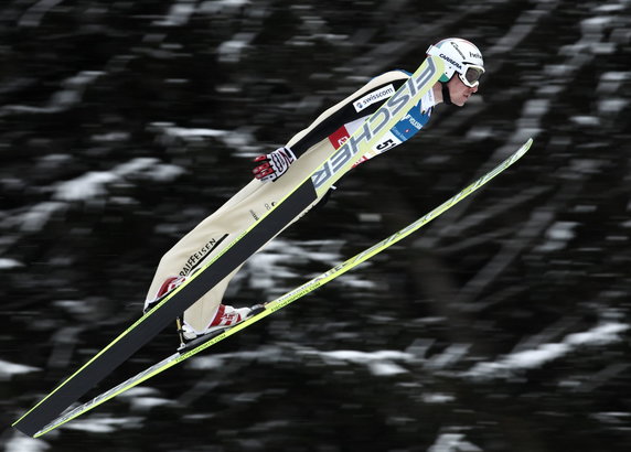 Austria, BAD MITTERNDORF, 2012-01-15T115853Z_01_HPB15_RTRIDSP_3_SKIJUMPING.jpg