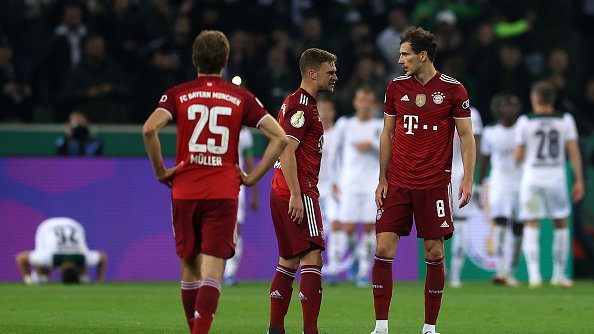 Puchar Niemiec: załamani piłkarze Bayernu — Thomas Mueller, Joshua Kimmich i Leon Goretzka