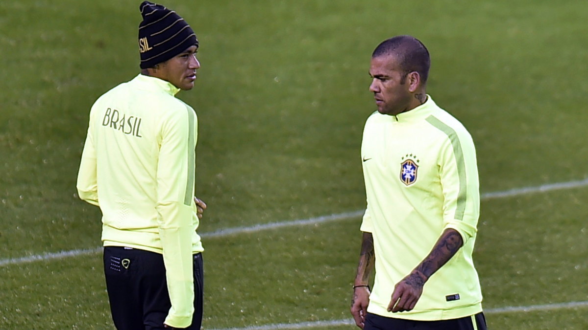 Neymar (L) i Dani Alves