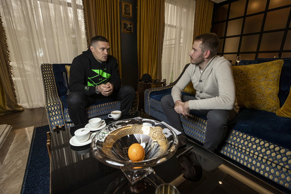 Ołeksandr Usyk i Przemysław Osiak podczas wywiadu w Kijowie