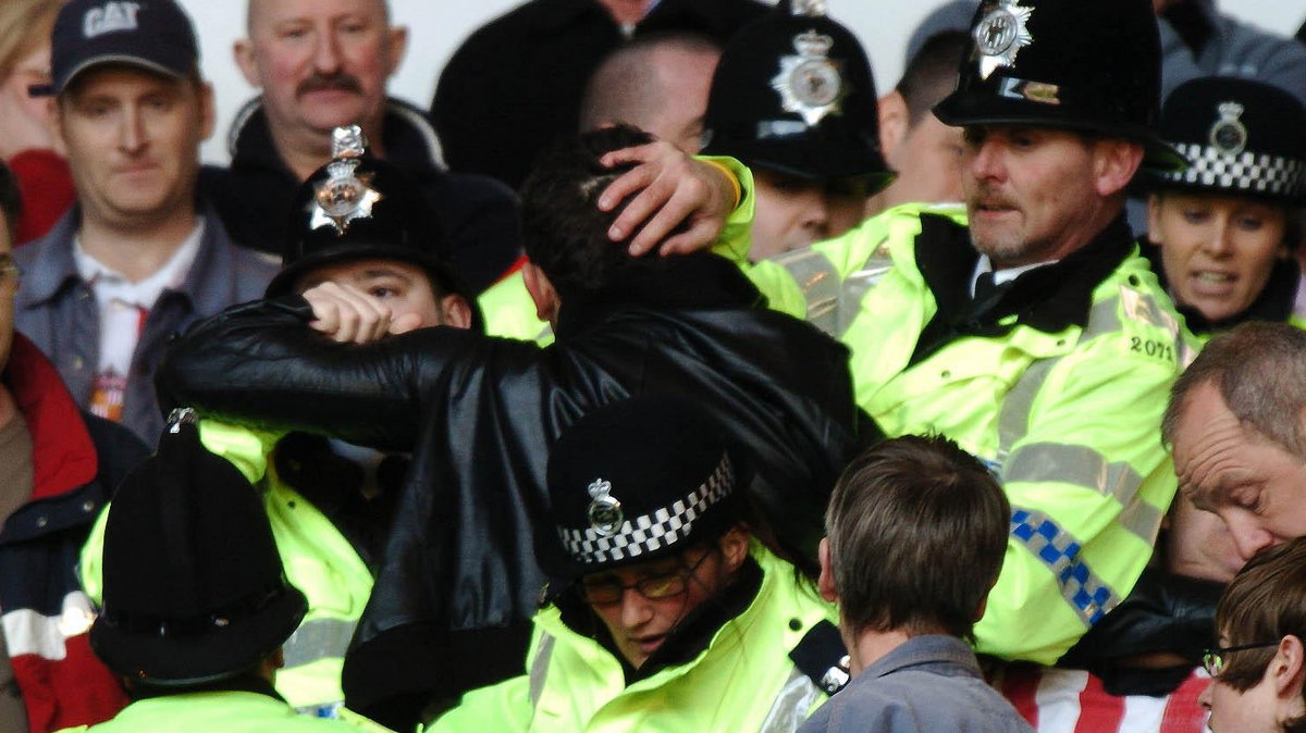 Interwencja policji podczas meczu Sunderland - Newcastle