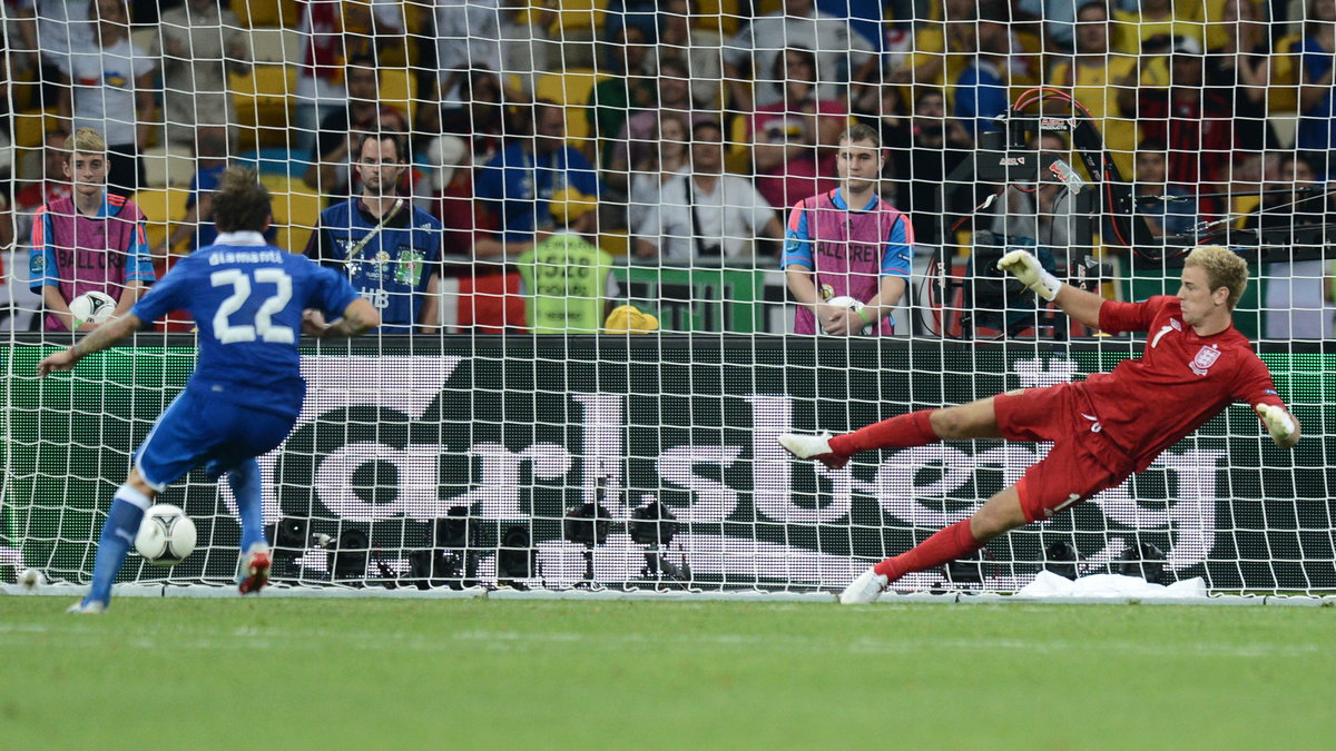 Alessandro Diamanti podczas Euro 2012 strzelił gola Joe Hartowi