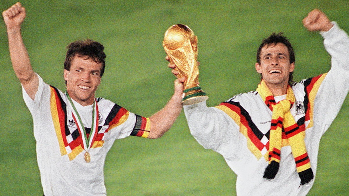 Niemcy nawiązują do sukcesu z 1990 r. Zobacz ich stroje na mundial -  Przegląd Sportowy