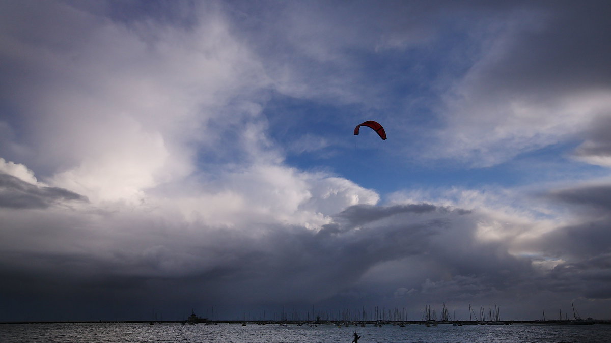 Kitesurfing