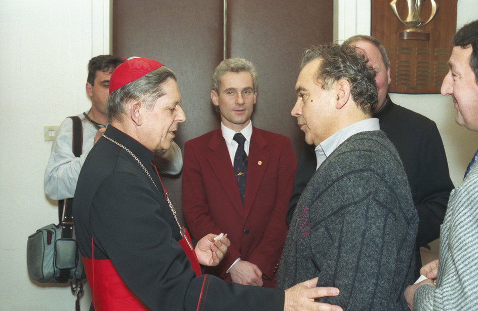 Michał Listkiewicz (w środku) oraz Józef Glemp (z lewej) i Henryk Apostel (z prawej)