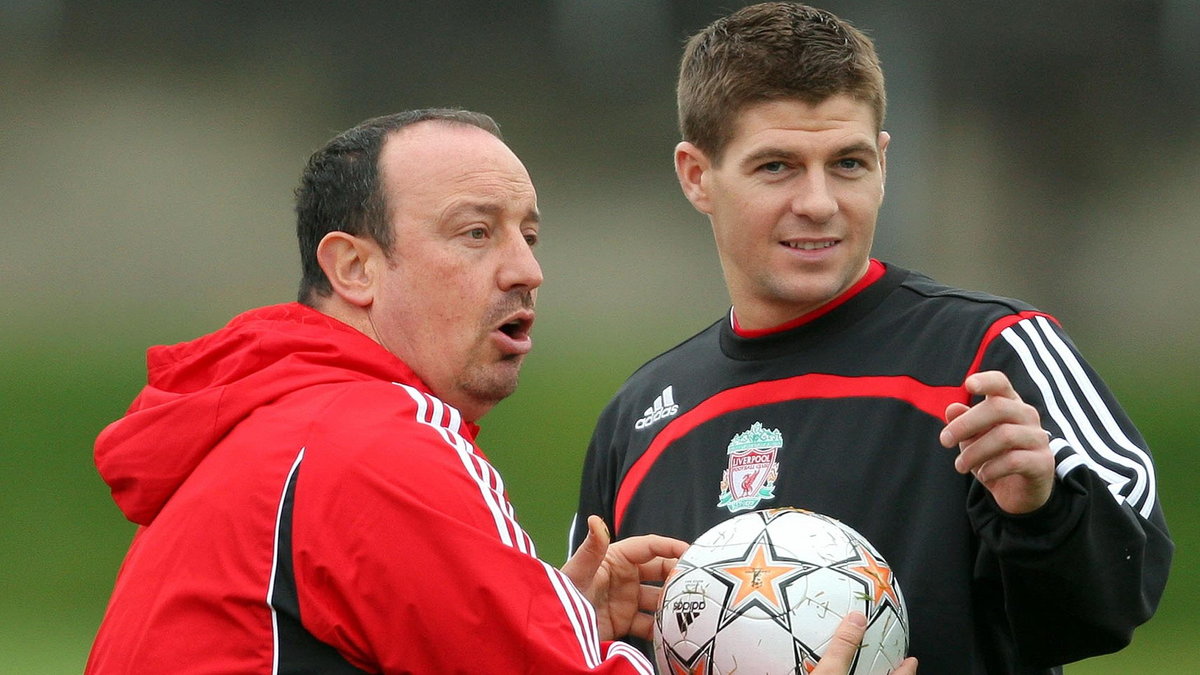 Rafa Benitez (z lewej) i Steven Gerrard