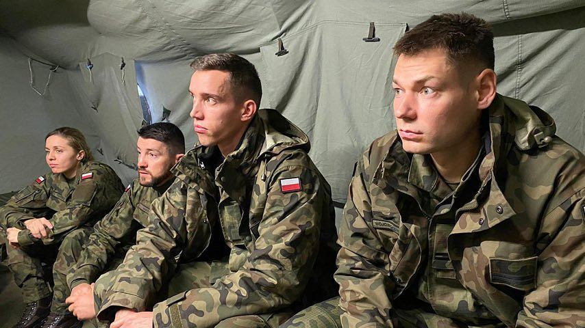 Polscy olimpijczycy: Alicja Tchórz, Patryk Dobek i Paweł Wojciechowski podczas służby przy granicy