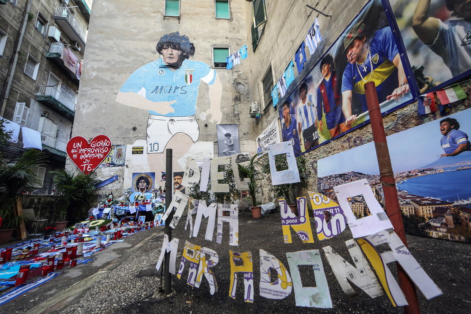 Mural przedstawiający Maradonę w Neapolu