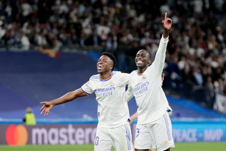 Vinicius i Ferland Mendy po zwycięstwie z Manchesterem City w półfinale Ligi Mistrzów