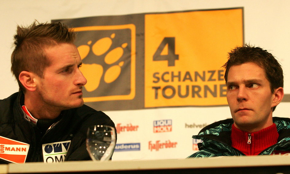 Jakub Janda i Janne Ahonen podczas Turnieju Czterech Skoczni 
