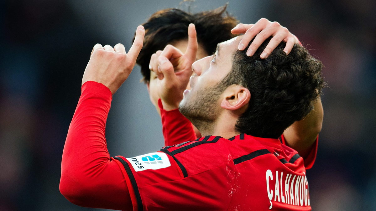 Świetne wideo z rzutami wolnymi Hakana Calhanoglu Przegląd Sportowy