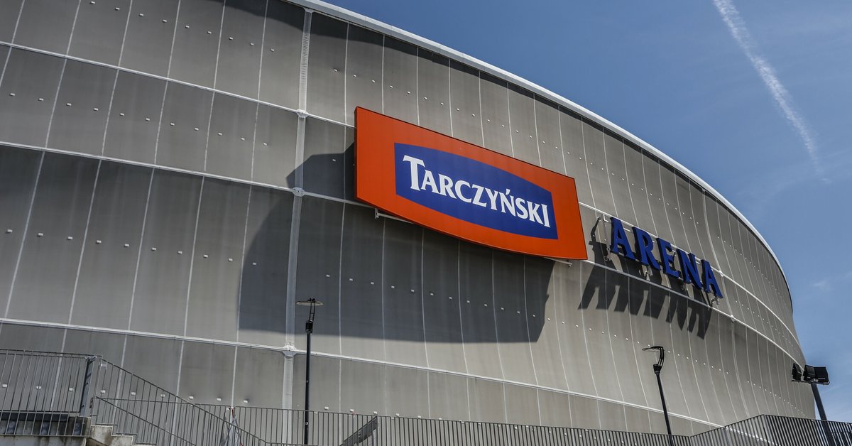 Znany bloger ocenił jedzenie na stadionie we Wrocławiu. "Szrot na otłuszczonych papierkach"