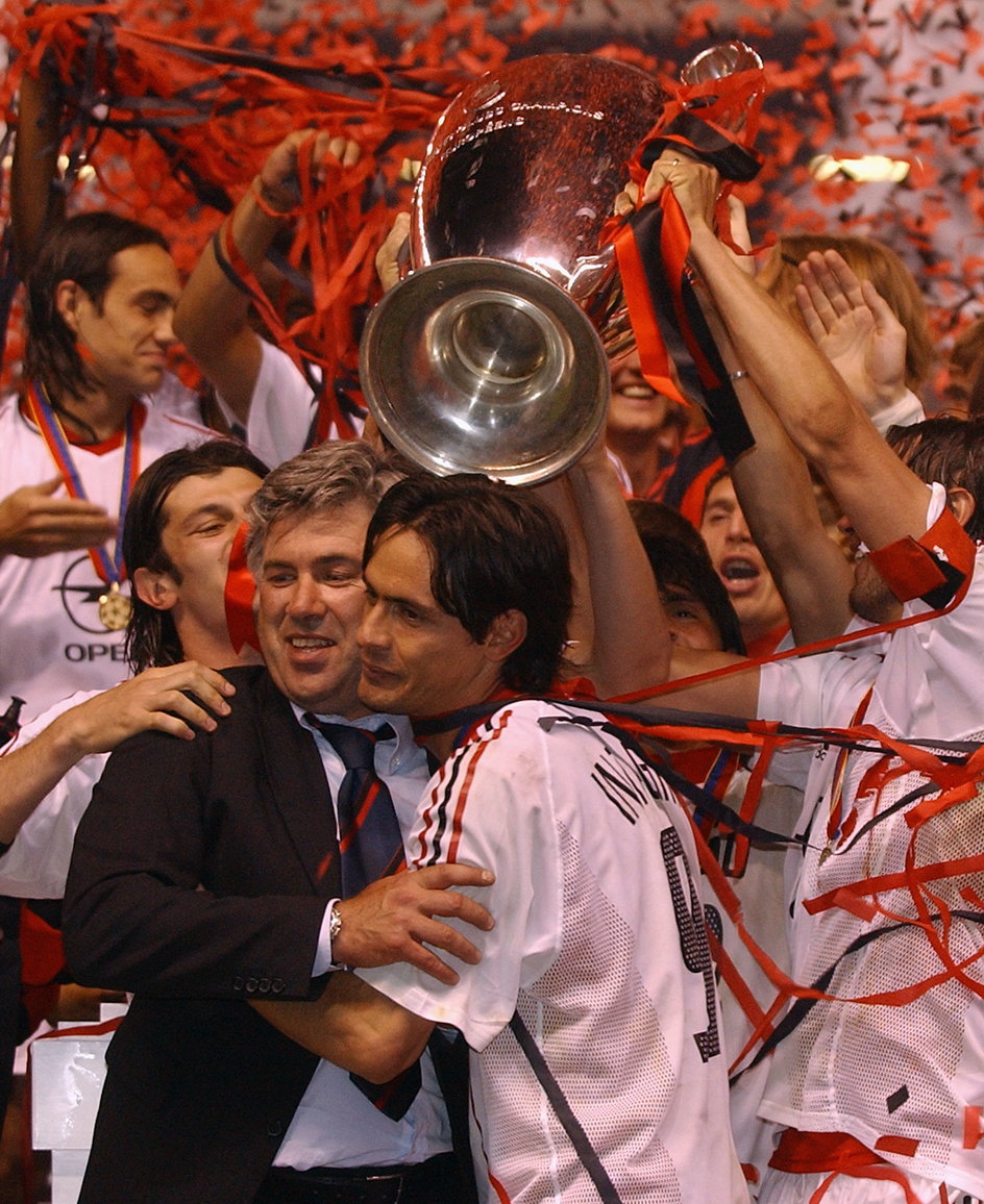 Carlo Ancelotti i Filippo Inzaghi świętujący zdobycie Ligi Mistrzów