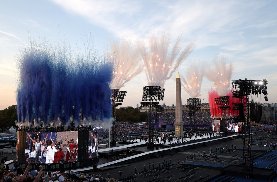 Spettacolo pirotecnico durante l'apertura delle Paralimpiadi di Parigi