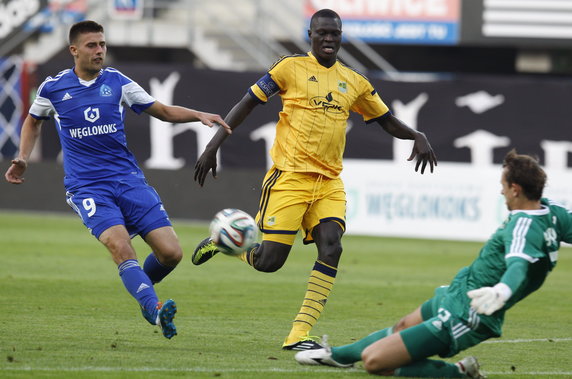 PIŁKA NOŻNA LE RUCH CHORZÓW METALIST CHARKÓW (Grzegorz Kuświk Papa Gueye )