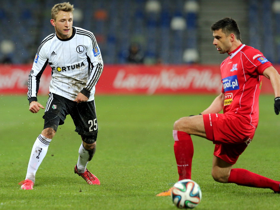 Jakub Rzeźniczak (L) i Pavol Stano (P) w trakcie meczu Ekstraklasy (2014)