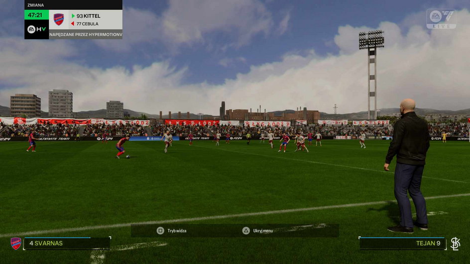 Widok zza linii bocznej w EA Sports FC 24