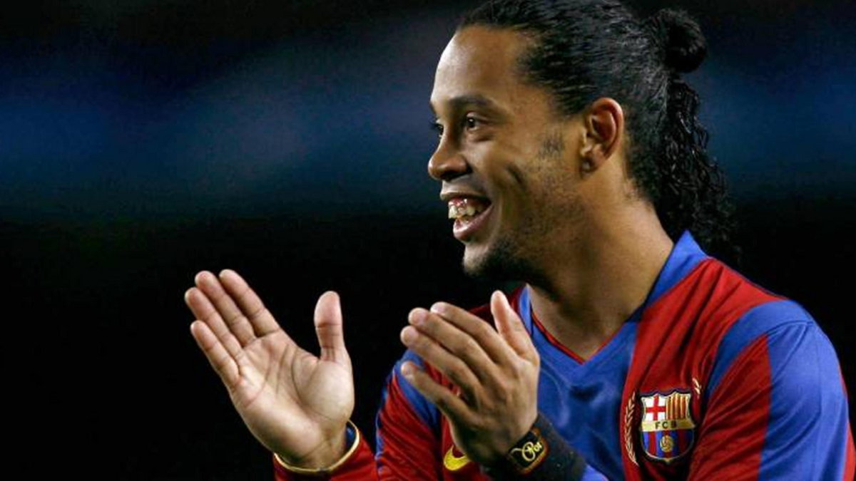 Legenda powraca. Ronaldinho zostanie ambasadorem Barcelony