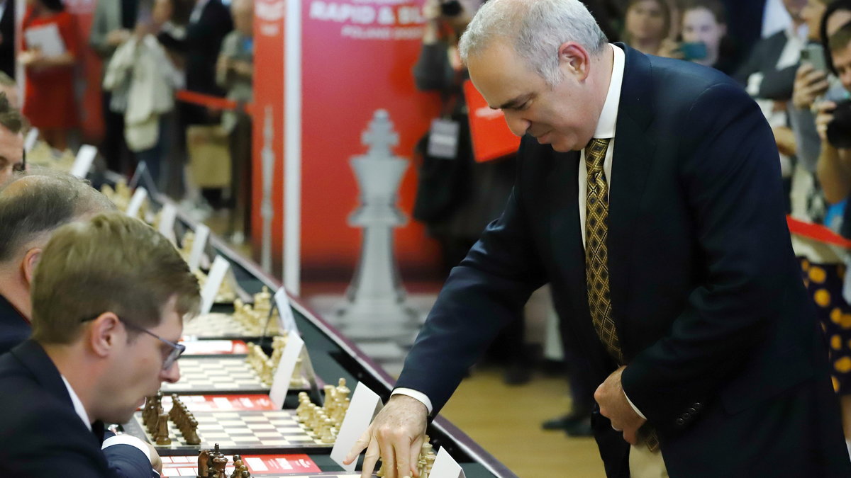 Garri Kasparow podczas symultany w ramach Superbet Rapid & Blitz Poland 2022