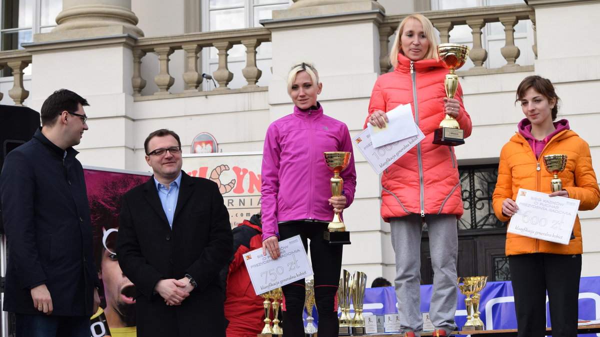 Podium kobiet VIII Bieg Kazików