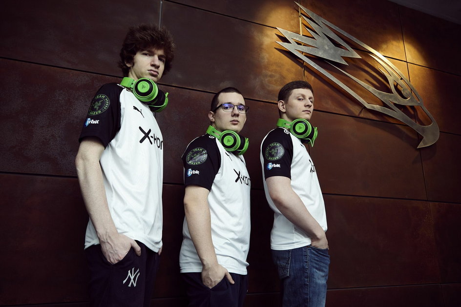 x-kom AGO x RAZER