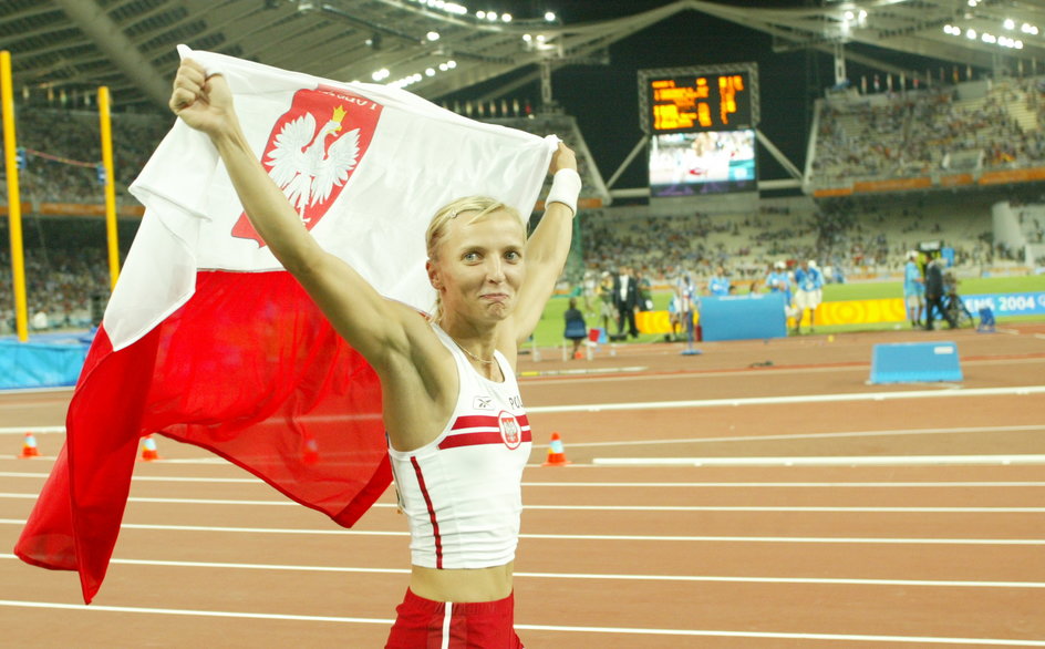 Konkurs tyczkarek był jednym z najciekawszych lekkoatletycznych wydarzeń podczas igrzysk w Atenach w 2004 roku. Anna Rogowska zdobyła w nim brązowy medal