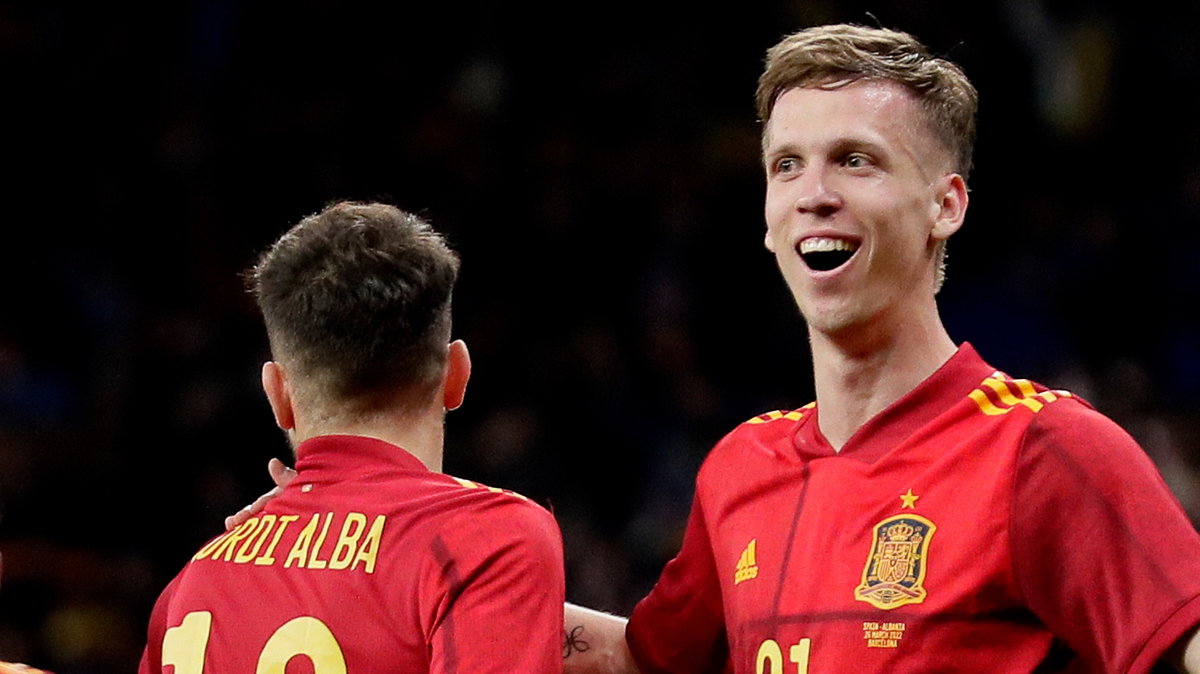 Jordi Alba (tyłem) i Dani Olmo, zwycięzca decydującej bramki