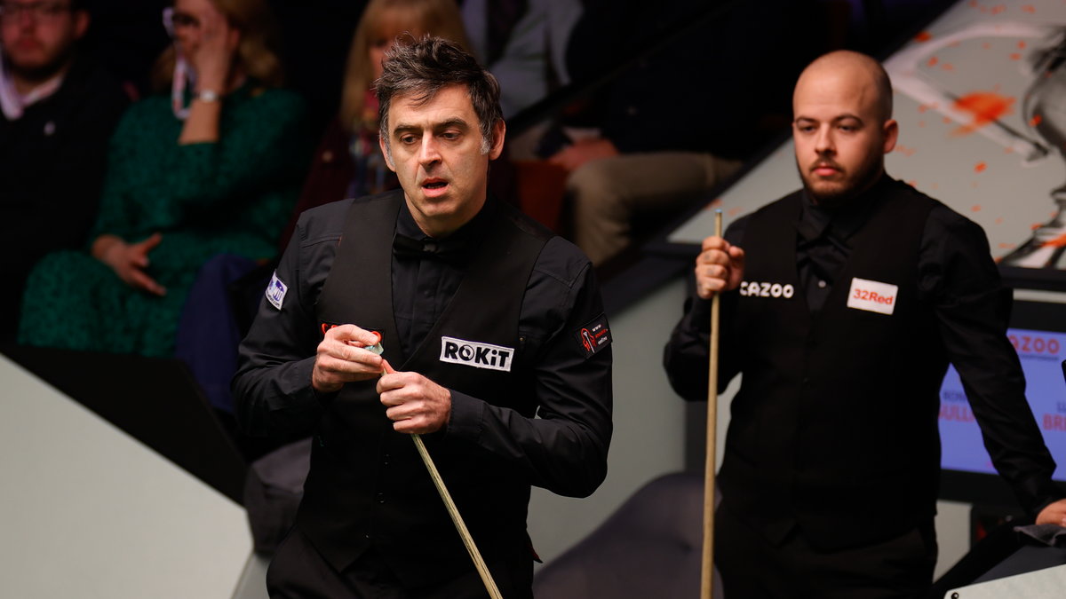 Ronnie O'Sullivan (L) i Luca Brecel