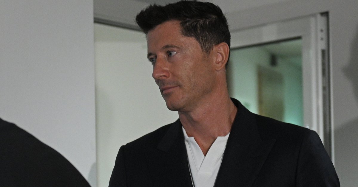 Robert Lewandowski opuszczał sąd. Nagle zapytali go o mecz Polaków. Wymowna reakcja