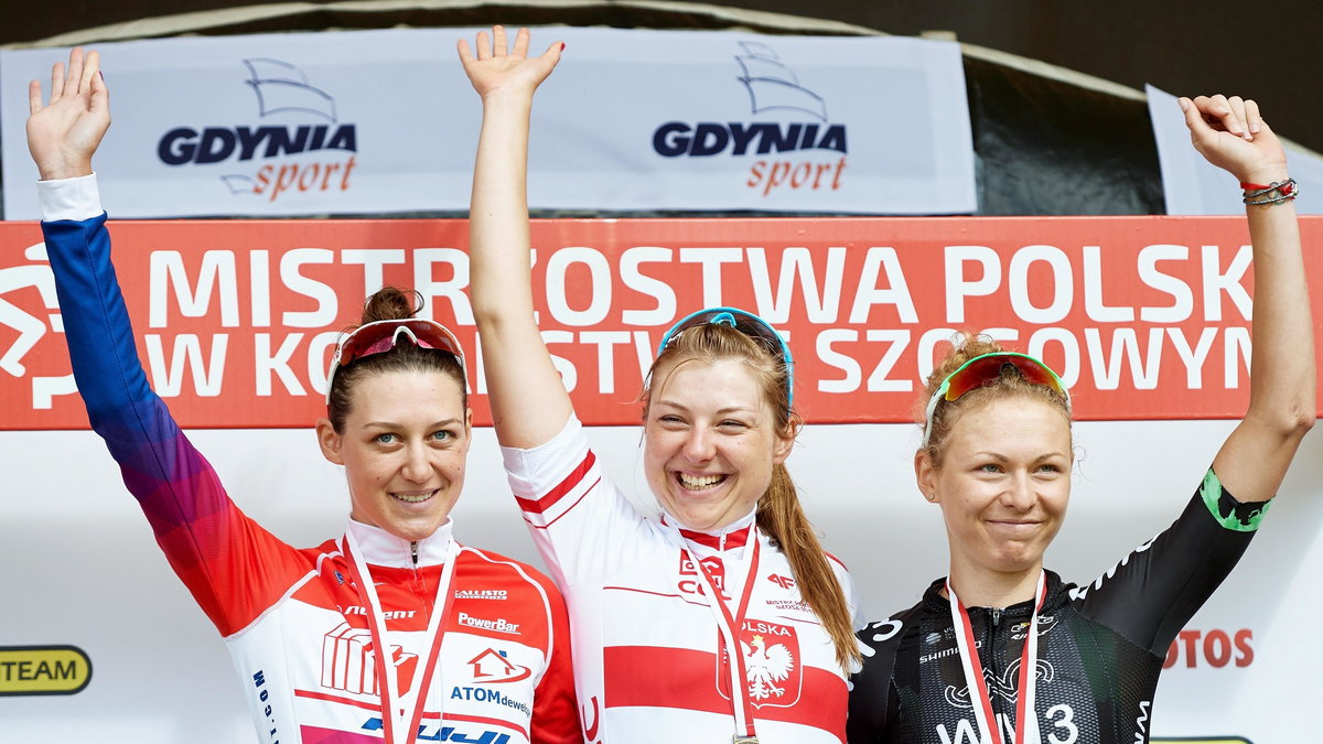 Karolina Karasiewicz, Monika Brzeźna, Anna Plichta 