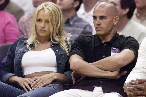 Pamela Anderson i Kelly Slater w 2000 r.