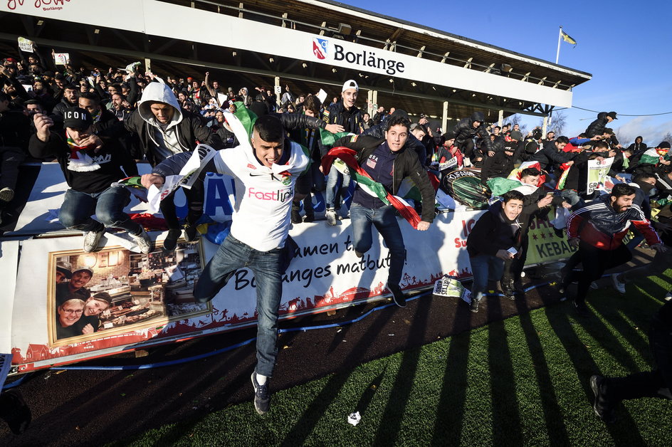 Awans do Allsvenskan wywołał szaleństwo wśród kurdyjskiej społeczności. W elicie Dalkurd radzi sobie średnio. Beniaminek jest na trzynastym miejscu po sześciu kolejkach.