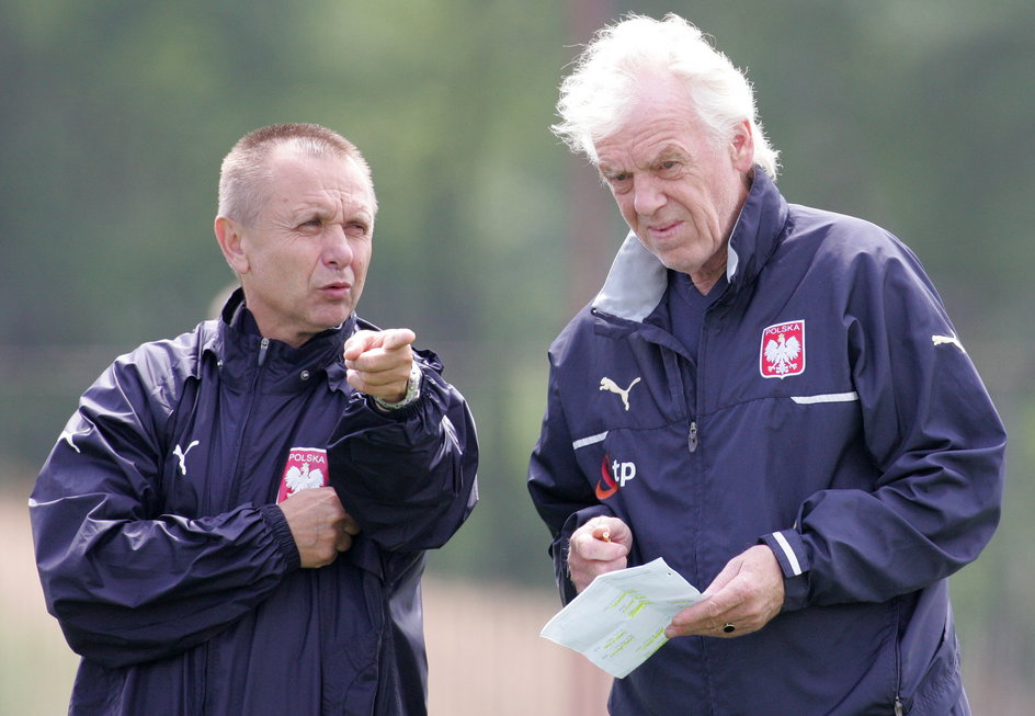 Bogusław Kaczmarek (z lewej) i Leo Beenhakker (19.06.2007 r.).