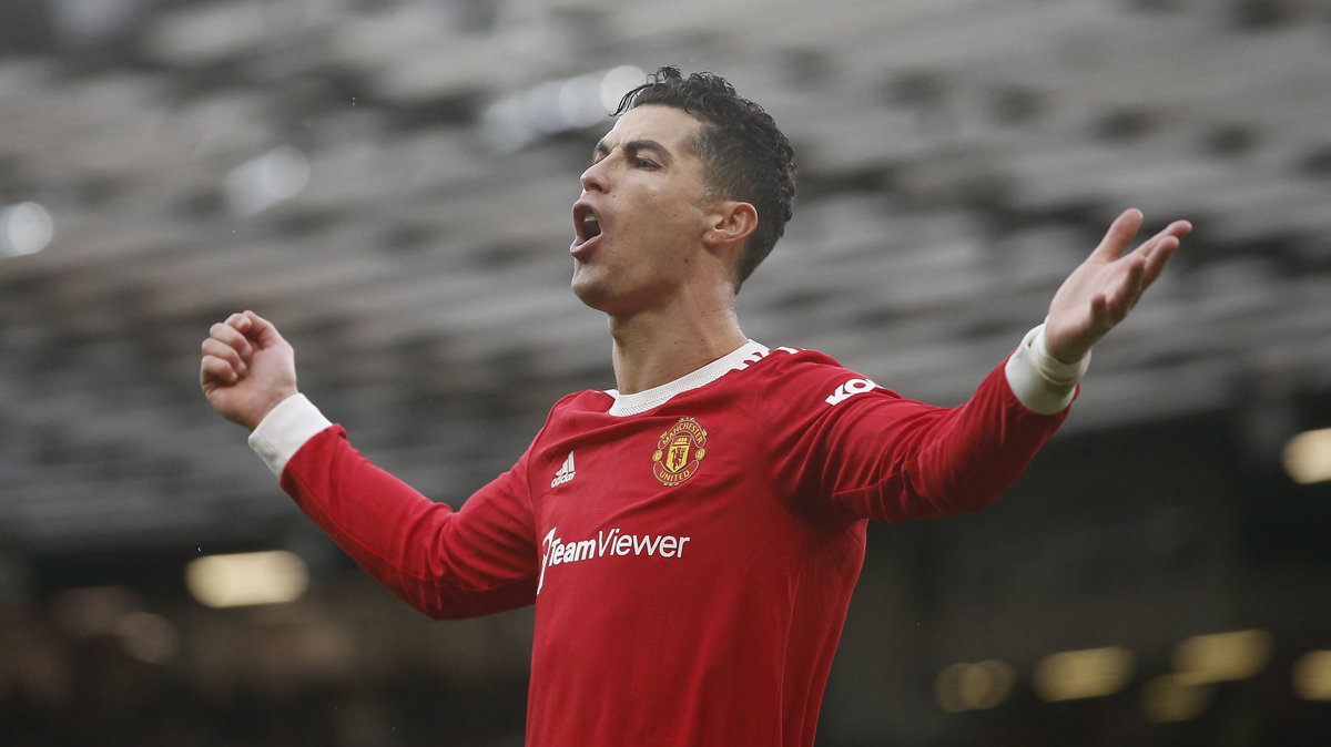 Kontrakt Cristiano Ronaldo z Manchesterem United jest ważny jeszcze rok. Ma też opcję przedłużenia o kolejny.