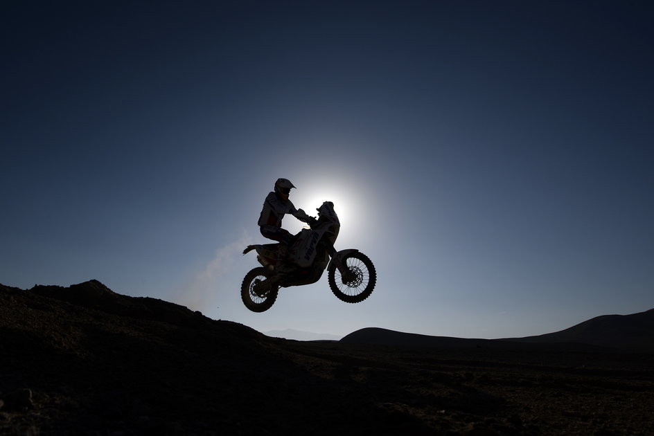 Jakub Przygoński świetnie radził sobie na motocyklu w Dakarze. Jego najlepszy wynik to szóste miejsce