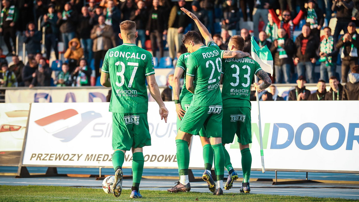 Awans najpierw do I ligi, do ekstraklasy, a teraz mecze najwyższego poziomu fani Radomiaka oglądają na stadionie przy Narutowicza. Chcieliby przy Struga.