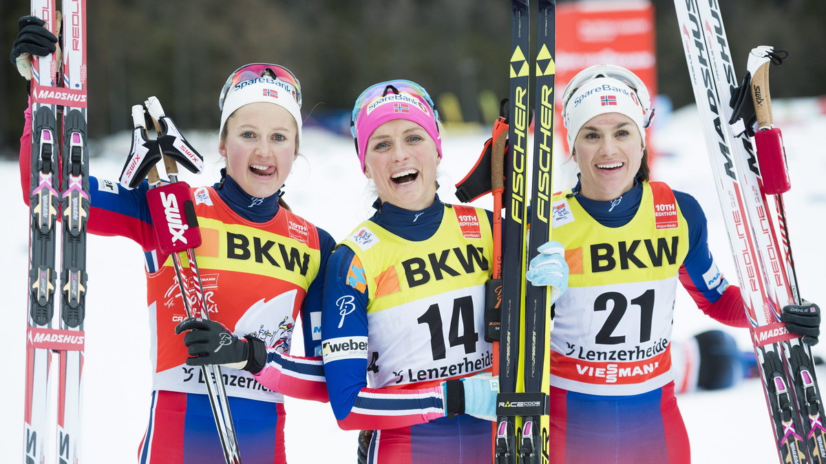 Ingvild Flugstad Oestberg (L), Therese Johaug i Heidi Weng