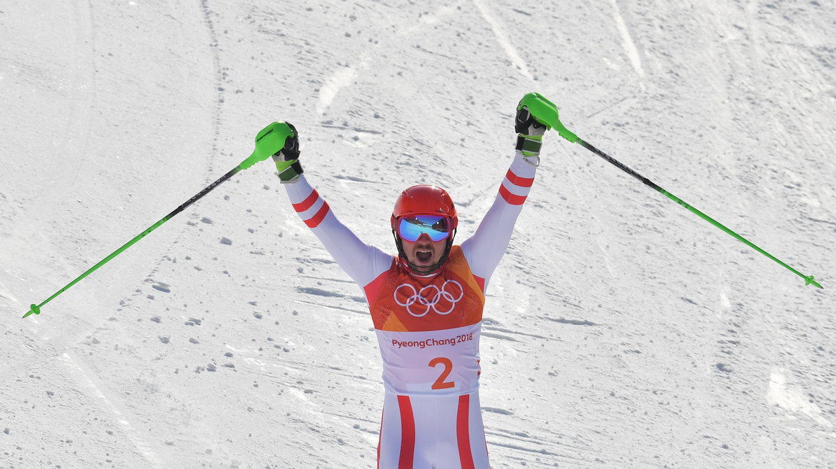 Marcel Hirscher cieszy się ze złotego medalu w superkombinacji