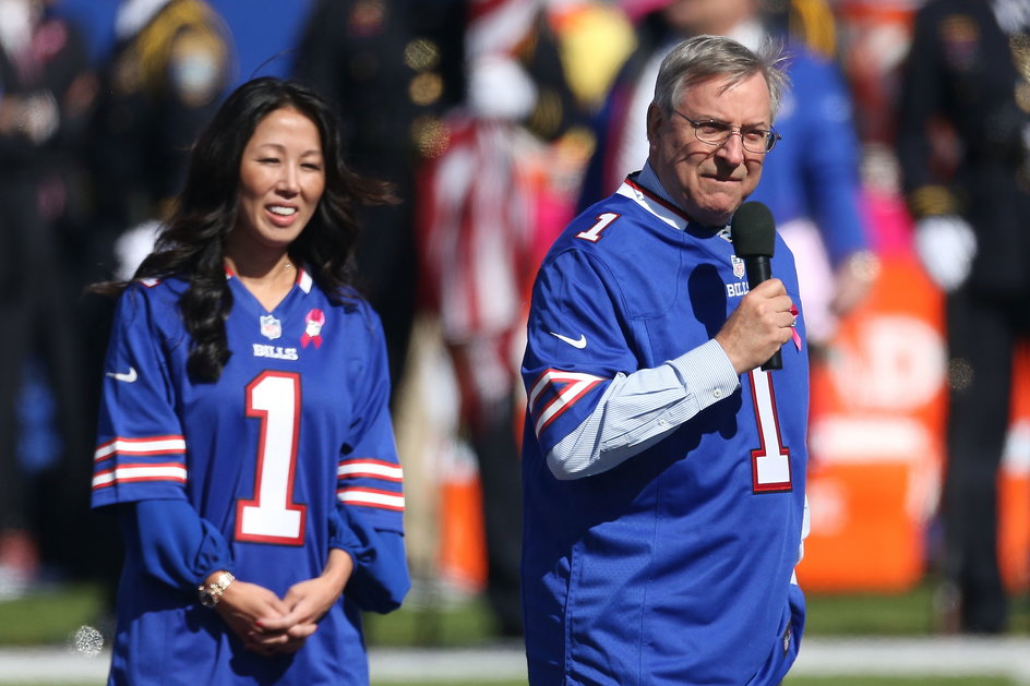 Terry i Kim Pegula na meczu Buffalo Bills.