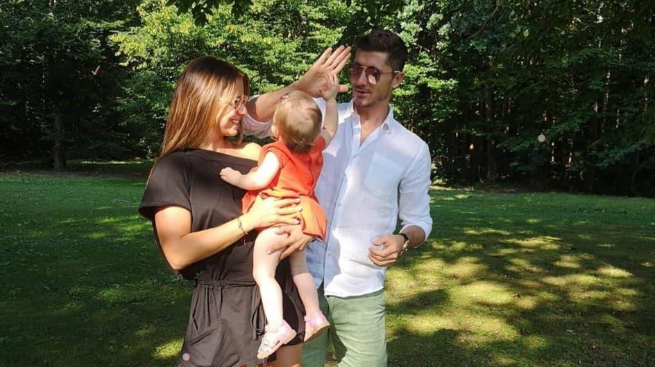 Anna i Robert Lewandowscy z córką Klarą